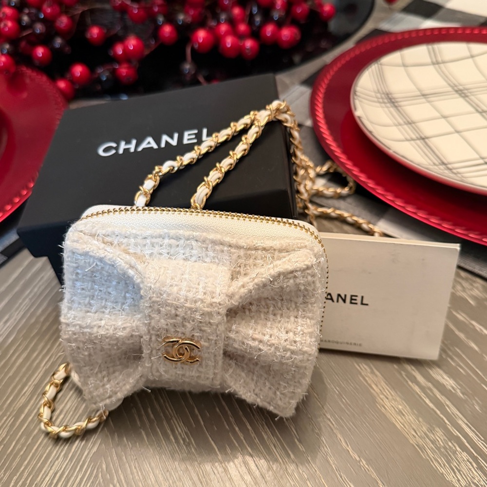 Authentic CHANEL Cream Tweed Crossbody. This item was a gift with purchase.